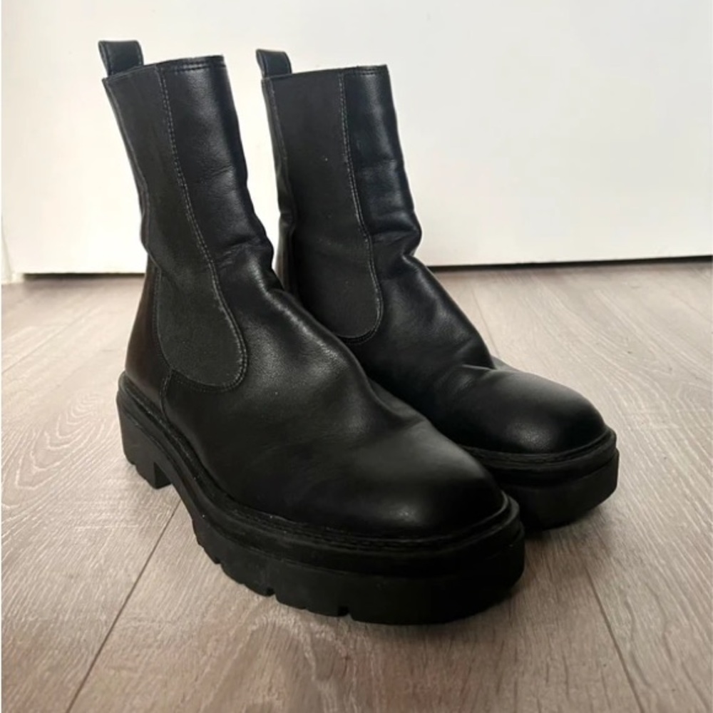 Elegant Black Leather Heeled Boots